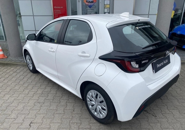 Toyota Yaris cena 67500 przebieg: 88613, rok produkcji 2022 z Szczuczyn małe 232